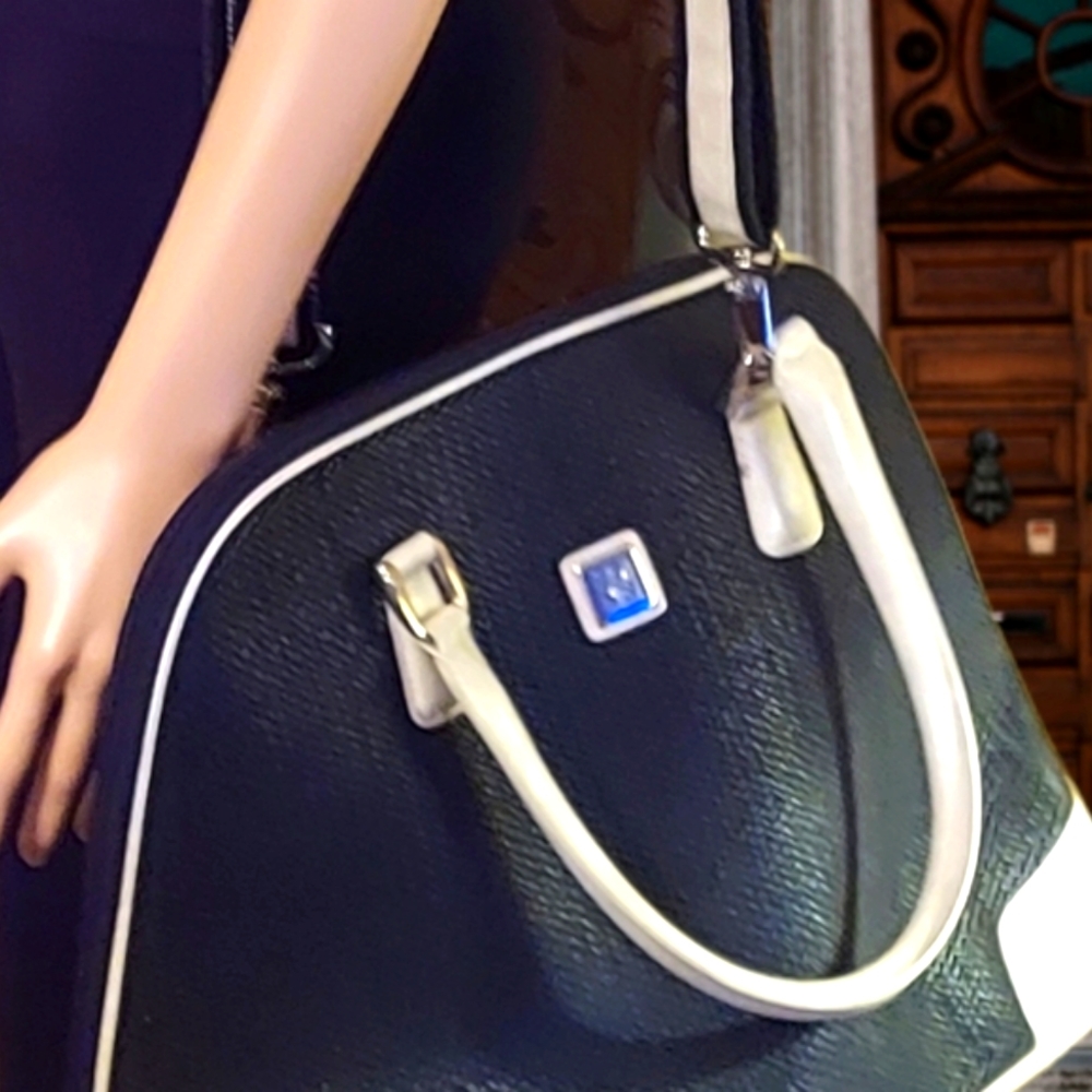 Diane von Furstenberg Travel Shoulder Bag. π - Picture 7 of 15